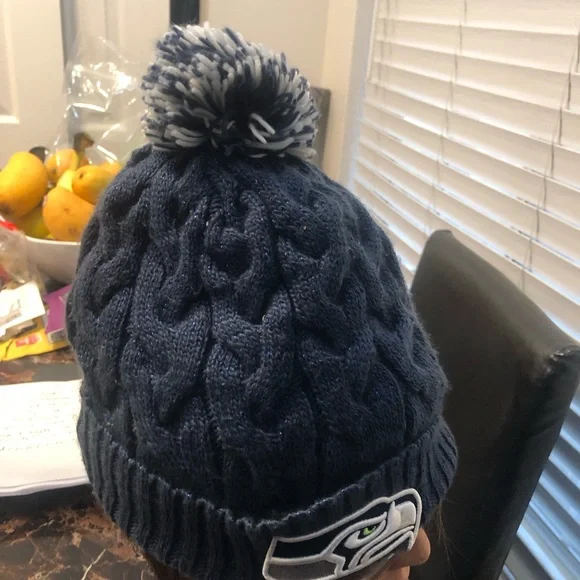 New Era NFL Seattle Seahawks Women’s Promo Beanie Knit Cap Winter Pom Hat Sz One - Picture 5 of 10